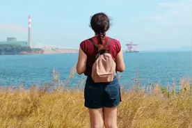 孩子，我宁愿欠你一个疯狂的青春期，也不愿看到你卑微的成年期图片