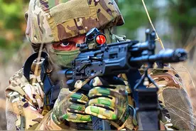 军事丨俄步兵开始装备AK-12步枪，士兵们对其赞不绝口图片