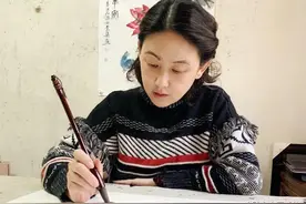 齐白石亲孙女才貌双全，一幅画30万，落款4字被批“啃老”图片