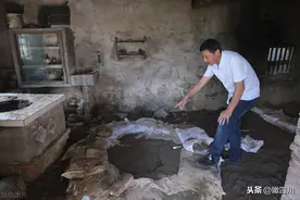 八旬老人在家熟睡听到水声，一小时后来人推掉了他的老房图片