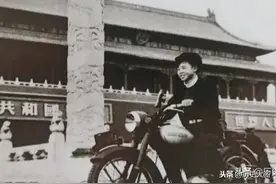 老照片：骑摩托车的雷锋英俊潇洒，图5邓丽君海边合影展现好身材图片