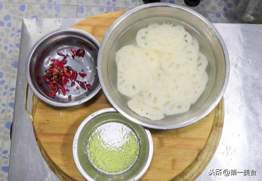 厨师长教你做个凉拌莲藕，毫无保留传授，好吃又漂亮，年夜饭首选