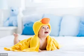 婴幼儿大动作是否达标？父母做好这些细节很重要，娃聪明又长得好图片