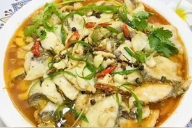 家常菜的分享：酸汤鱼，素鸡豆腐炒双椒，菠菜香菇炒粉丝图片