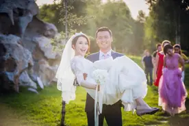 情侣参军相继提干，男连长娶了女连长！图片