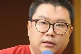 著名歌手尹相杰近况：瘦到"皮包骨"认不出，紧随于文华像跟班儿图片