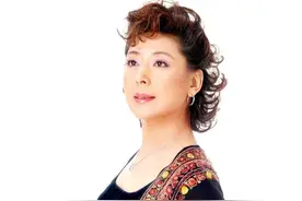 孝女关牧村：将高龄父亲当孩子呵护图片