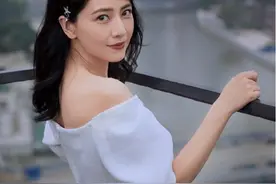 40岁高圆圆又惊艳了，穿白色紧身裙没有一丝赘肉，腰臀比太优越图片