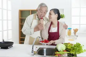 夫妻先后患上肺癌，“祸因”竟是丈夫的一个危险举动图片