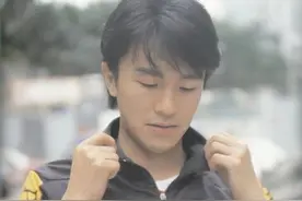 58岁周星驰满头白发：没人懂我的心酸，我还是记忆中的周星星图片