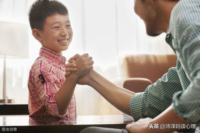 老妈变身大怪兽，3岁儿扮演奥特曼，亲子游戏带给你想不到的惊喜