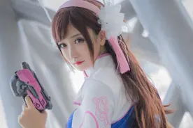 神级大长腿！守望先锋Dva，超养眼小姐姐裸腿旗袍cos！图片