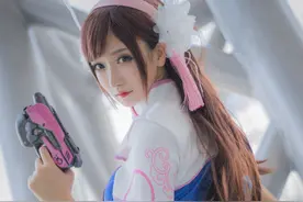 神级大长腿！守望先锋Dva，超养眼小姐姐裸腿旗袍cos！图片