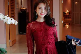 尽管你身材纤弱娇小，说话柔声细气，然而却很有力量图片