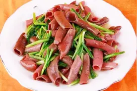 韭菜海肠 炒时动作要快 姿势要帅 保证口味鲜嫩 滑利清爽图片