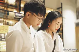 傍上富婆的我，为心爱的女孩放弃荣华富贵，却不想她爱的并不是我图片