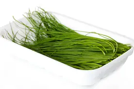 保存韭菜有诀窍，教你一招，韭菜叶绿不变黄，鲜香好吃图片