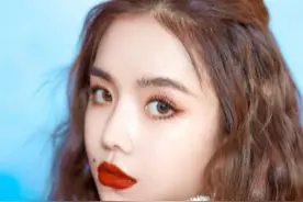 这位身高不过150+的爆炸甜心，成为碾压娱乐圈御姐高妹的第一人？图片