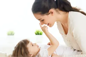 母亲的脸，婴儿眼中的妈妈，一面喜怒哀乐的镜子图片