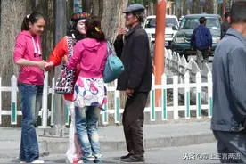 昆仑山下尽忠竭诚的人们，塔吉克族同胞图片