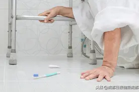 90岁婆婆不慎骨折，为何48小时就让她“脚踏实地”？图片