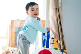 一岁宝宝是否“聪明”，多有“6方面”特征，说明家人很会教养图片