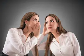 科学家用一个微型麦克风，找到了隐藏在精神分裂症患者脑中的声音图片