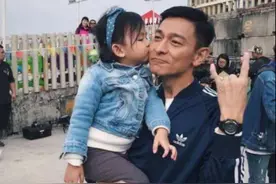 3点起床做饭，5点送上学，"宠女狂魔"刘德华一年为女儿花5亿图片