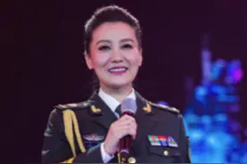 歌唱家谭晶近况：曾12次登春晚，43岁身价上亿，丈夫来头不简单图片