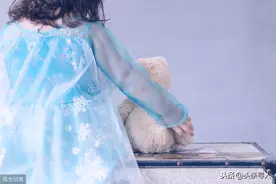 路遇流浪女孩，日照好心人带她去洗澡、买衣服、吃饭，孩子留下一个字条就偷偷离开了图片