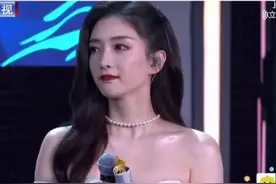 杨幂涂多显油光，任敏大亮片显刻板！锁骨高光怎么刷才够美？图片