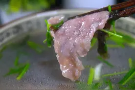 适合孩子吃的家常菜：锤肉片汤，汤鲜肉嫩，做法简单还营养图片