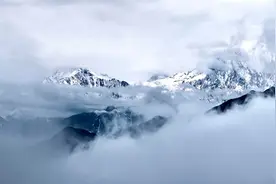 毛主席的《沁园春·雪》到底好在哪里？这个讲解应到位！很提气图片