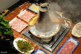 精选涮羊肉、羊肉酸菜火锅、羊肉鲤鱼火锅三种火锅吃法，看看怎样图片