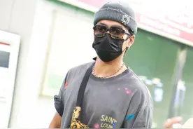 韩东君手持滑板，超帅气亮相机场图片