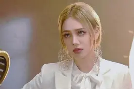 宁静真是"人间绝色"！穿黑丝袜秀性感大长腿，女王霸气水灵反转图片