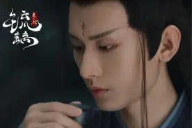 成毅约富婆又添锤！合照中关键证据被扒，与此前聊天记录细节吻合图片