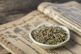 “风湿病”不可怕，中医教你吃掉它，一只鸡两味药，吃掉风湿病图片