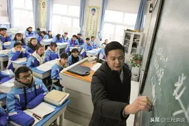 同样都是民办教师转为公办教师，工资待遇相差很大，影响因素很多图片