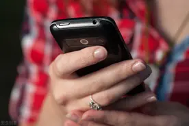 山东临沂一派出所所长遭情人拍裸照敲诈52万，被迫报警，情人被判刑十年图片