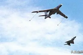 轰-6研制成功，16年极度保密，1984年阅兵才公开亮相图片