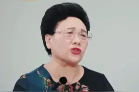 伊能静婆婆真富态，穿中式连衣裙太显贵气，60多岁阔太范十足图片