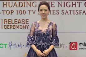 41岁颜丹晨美的高调，蕾丝“透视裙”曲线完美，凹凸感太强！图片