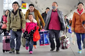 43岁男人：今年不回家过年妻子很高兴，听了她的心里话我很惭愧图片