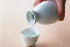 挂杯的不一定是好酒图片