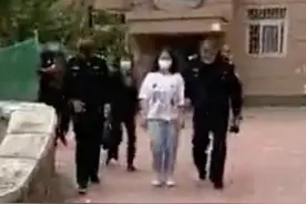 青岛女律师遇害续：15岁女儿涉案，邻居称从没听过他家吵架，被警方带走时女孩没哭图片