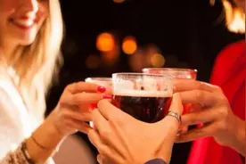 喝解酒药可以“解酒”？酒后用这两招快速让酒精从尿液排出图片