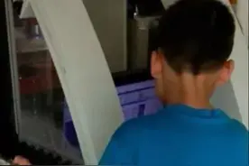 震惊旁人！一个10岁的孩子玩转玉雕数控车床，厉害了小弟弟图片