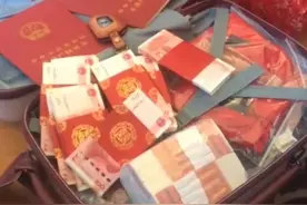 大衣哥儿子结婚彩礼曝光！一箱子现金外加两套房，豪气十足惹人羡图片
