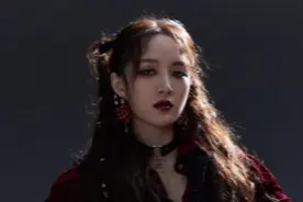 《乘风破浪》剪辑翻车？孟佳舞台被扒穿帮明显，腿上护膝时隐时现图片